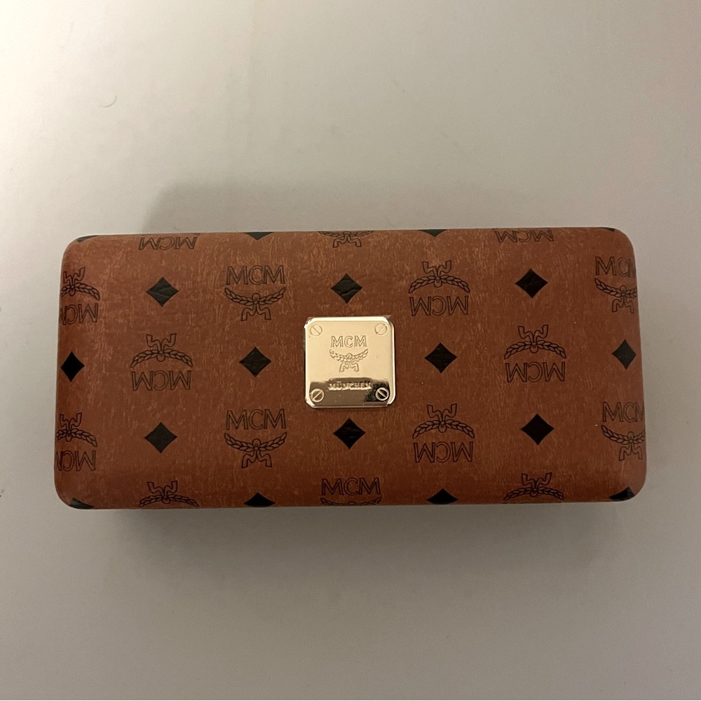 🔥 NEW MCM Hard Leather Sunglasses Case 🪄